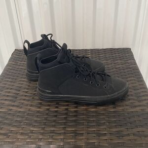 Converse, CTAS  lightweight sneakers woman size 8.5￼